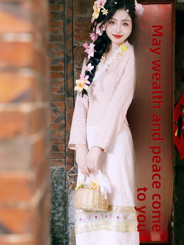 Ethnic Clothing & Online Fashion Store Khaadi Pk - Новый стиль: этническая женская одежда, цветочный